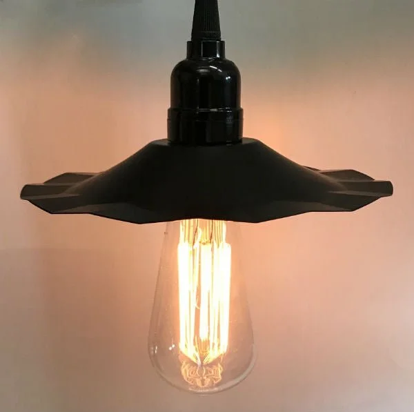 Squirrel cage filament Edison light bulbsPlug-In Classic Lamp with Metal Lamp Shade - Black